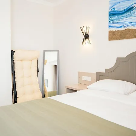 Koi Hotel *